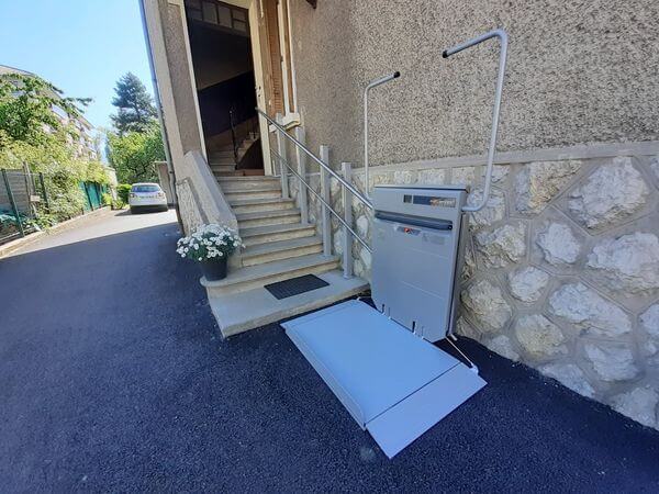 Plateforme monte-escaliers à Annecy