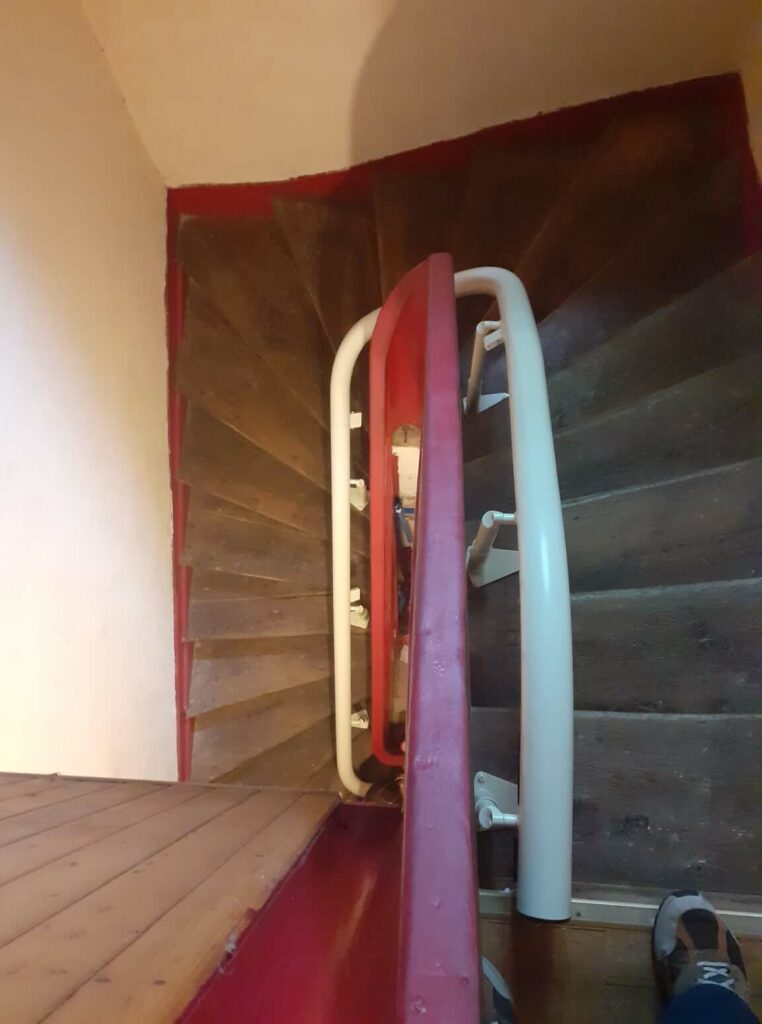 Monte-escalier courbe à Thorens-Glières