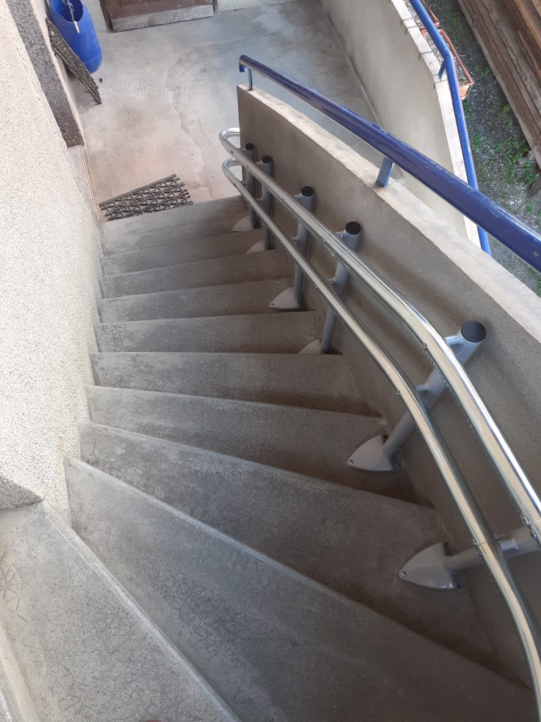 Monte-escalier extérieur tournant à Sallanches
