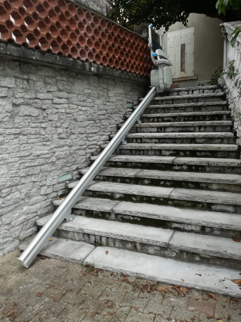 Monte-escalier extérieur droit à La Tour Du Pin (38)
