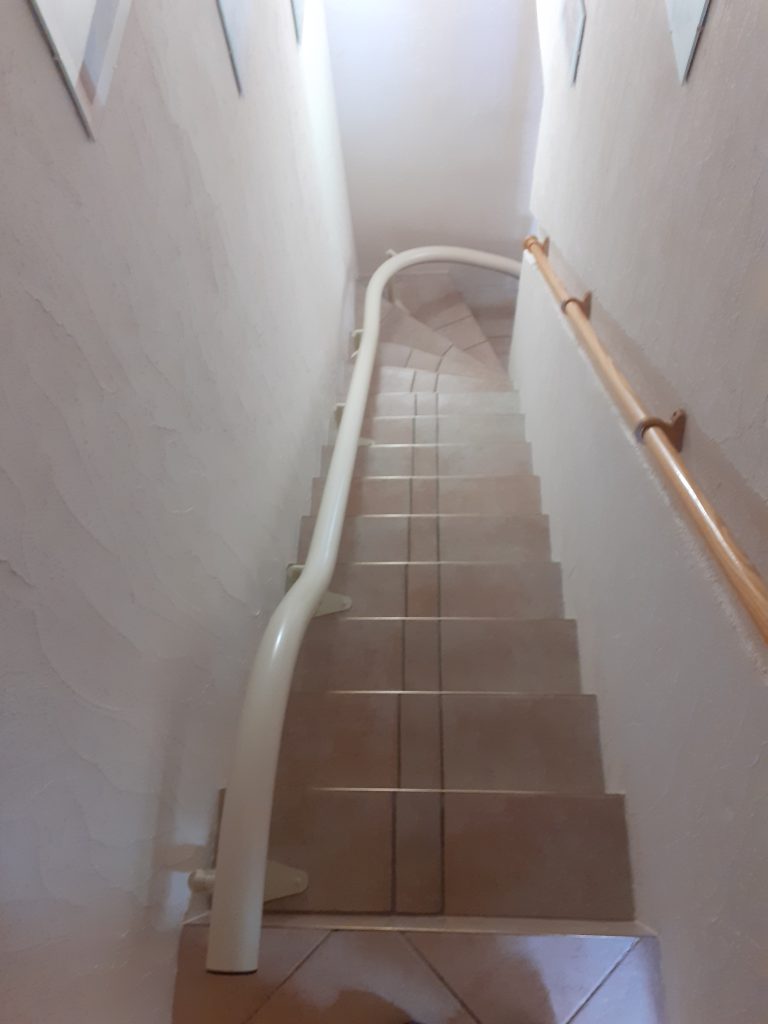 Monte escalier courbe à LATHUILE (74)