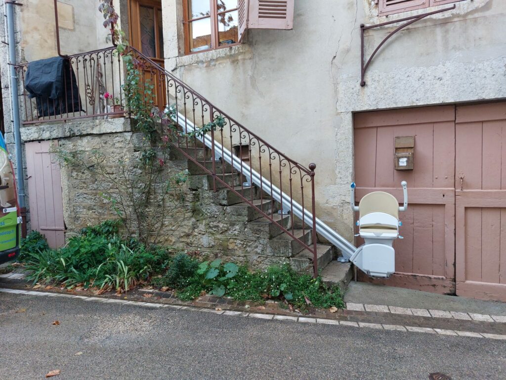 Monte Escalier Extérieur à Mérignat (01)