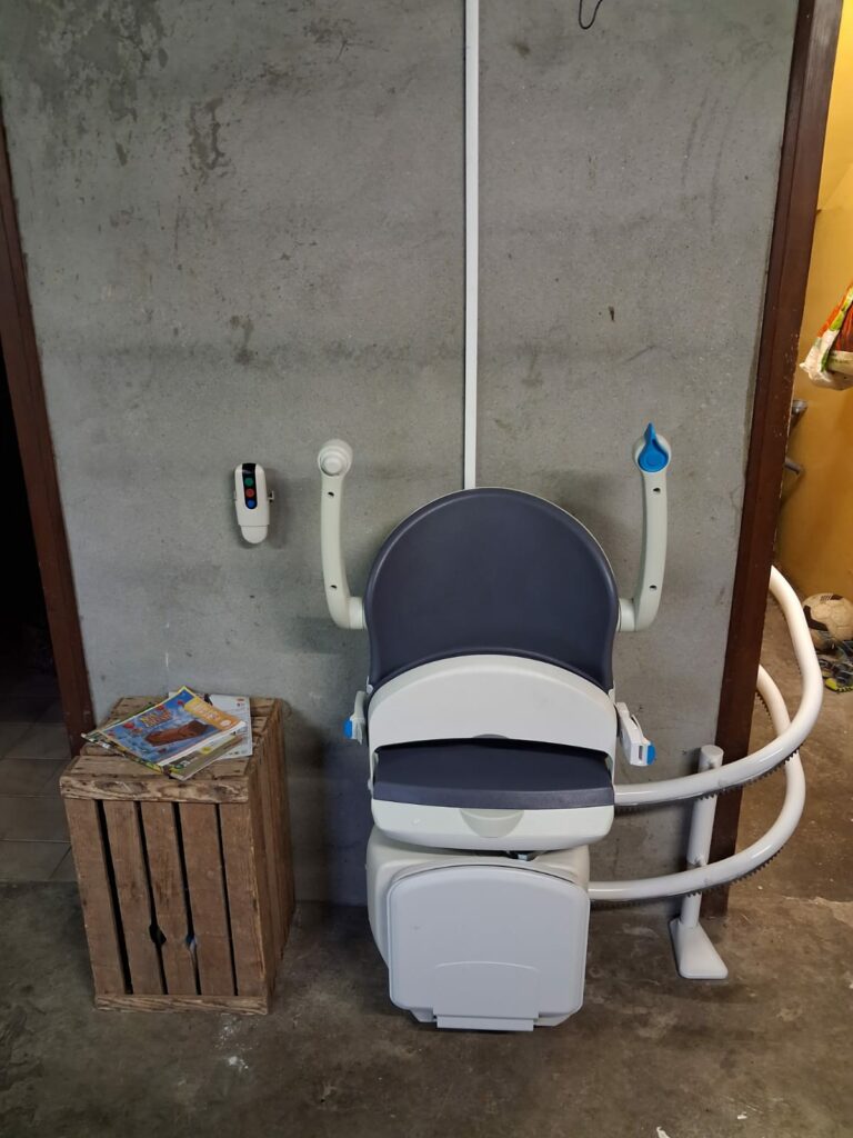 Monte-Escalier Droit Handicare MS4000 Double Rail à Chevenoz (74)