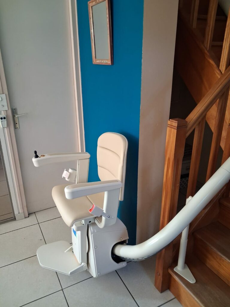 Monte-Escalier Handicare Monorail Rembrandt à Groisy (74)