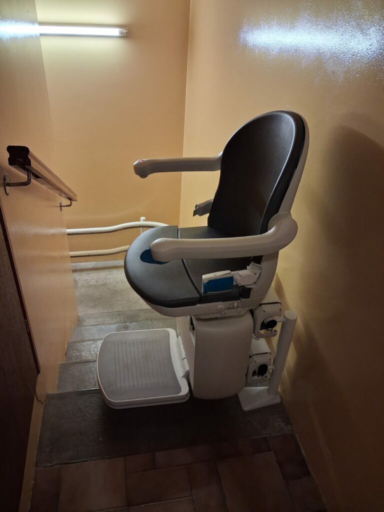 Monte-Escalier Droit Handicare MS4000 Double Rail à Chevenoz (74)