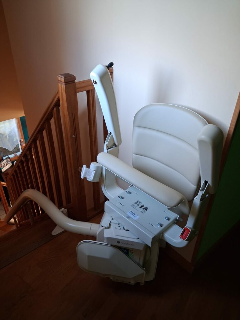 Monte-Escalier Handicare Monorail Rembrandt à Groisy (74)