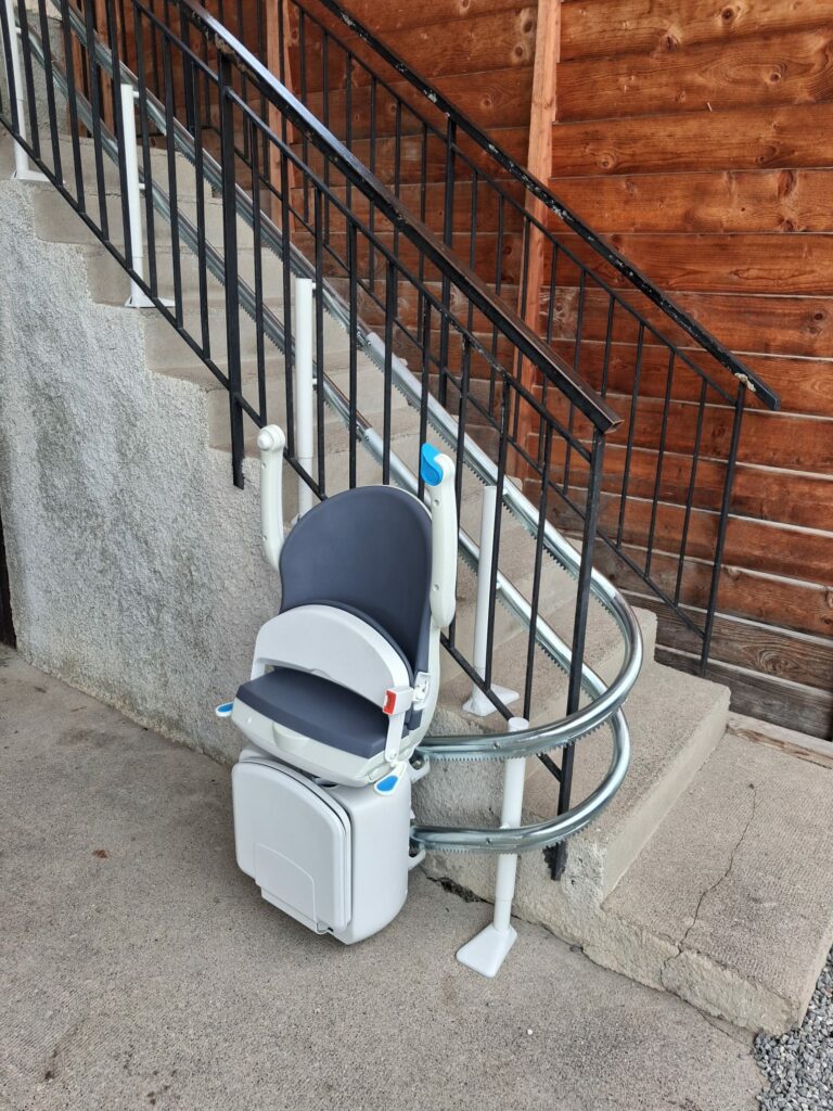 Monte-Escalier Courbe Extérieur Handicare à Seythenex (74)