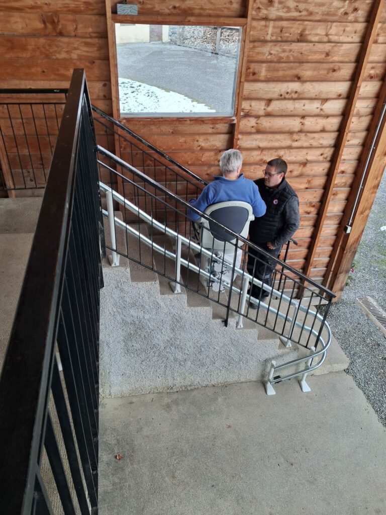 Monte-Escalier Courbe Extérieur Handicare à Seythenex (74)