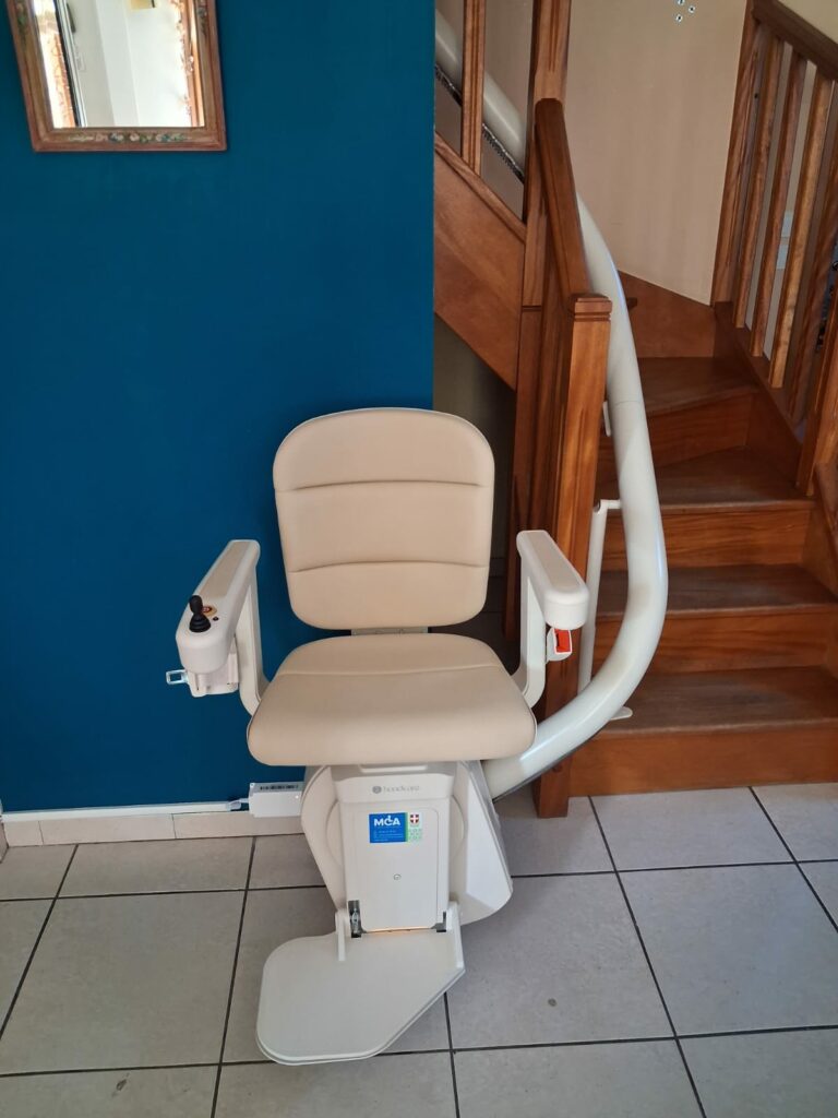 Monte-Escalier Handicare Monorail Rembrandt à Groisy (74)