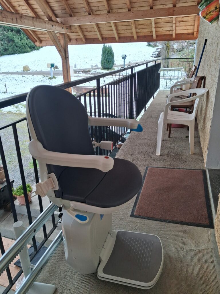 Monte-Escalier Courbe Extérieur Handicare à Seythenex (74)