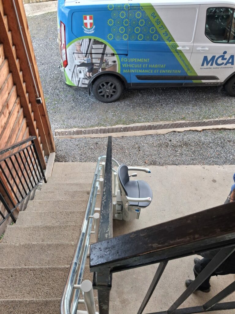 Monte-Escalier Courbe Extérieur Handicare à Seythenex (74)