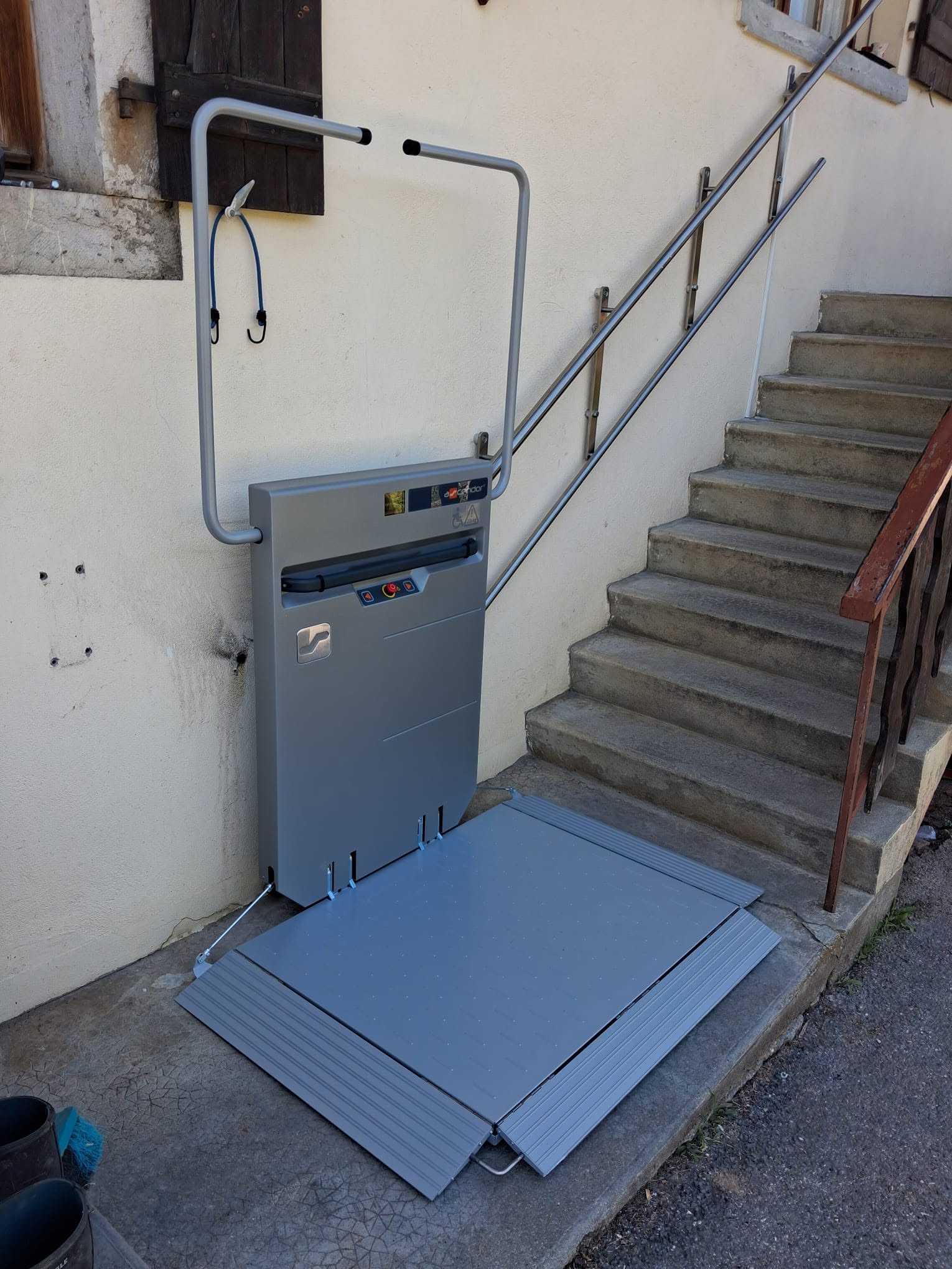 Plateforme monte-escaliers Ascendor Lifttechnik GmbH modèle PLG7 à Saint Jean de Tholome (74)