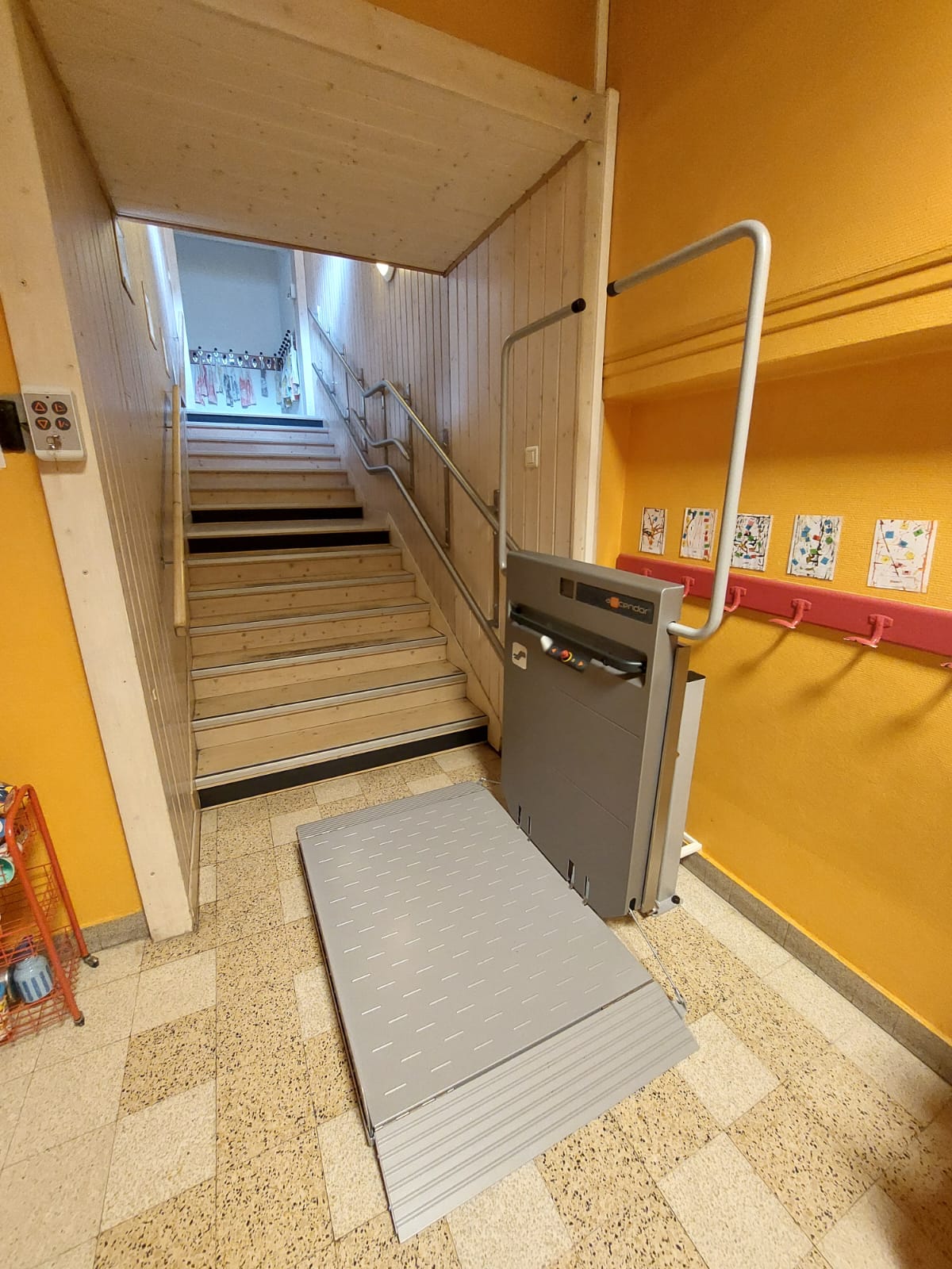 Plateforme PMR à Annecy pour une école (74)